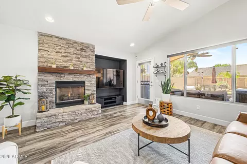 Living - 4327 E Tether Trl, Phoenix, AZ 85050 photo 3 of 4