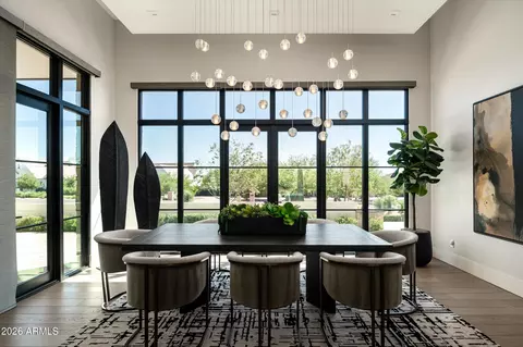 Dining - 4822 E Palomino Rd, Phoenix, AZ 85018 photo 2 of 2