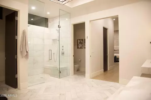 Bath - 4822 E Palomino Rd, Phoenix, AZ 85018 photo 2 of 5