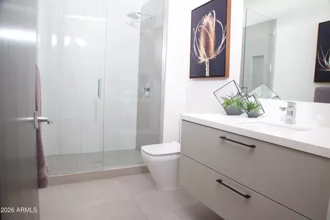 Bath - 4822 E Palomino Rd, Phoenix, AZ 85018 photo 4 of 5