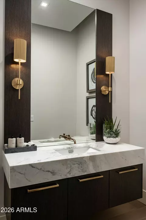 Bath - 4822 E Palomino Rd, Phoenix, AZ 85018 photo 1 of 6
