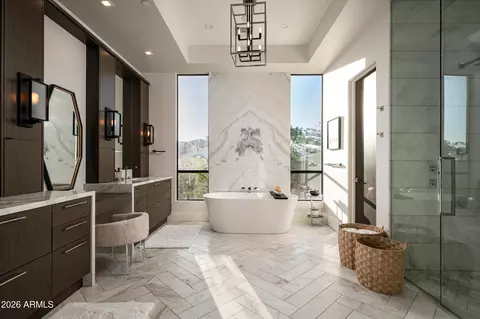 Bath - 4822 E Palomino Rd, Phoenix, AZ 85018 photo 2 of 6