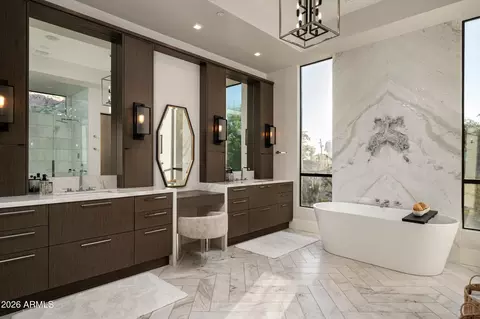 Bath - 4822 E Palomino Rd, Phoenix, AZ 85018 photo 3 of 6