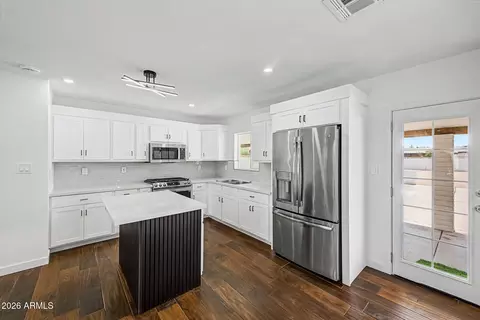 Kitchen - 2327 E Victory Dr, Tempe, AZ 85288 photo 2 of 2