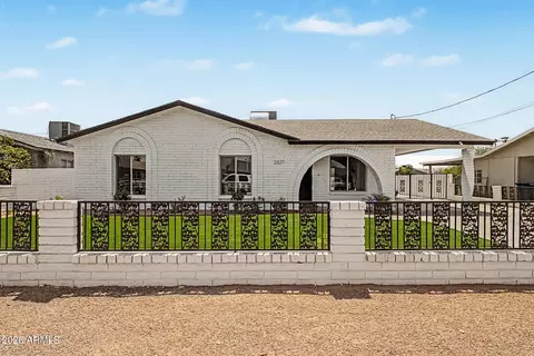 Exterior - 2327 E Victory Dr, Tempe, AZ 85288 photo 2 of 9