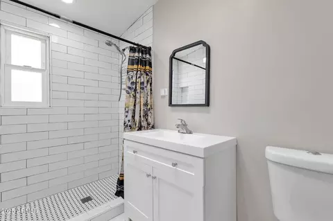 Bath - 345 W Montecito Ave, Phoenix, AZ 85013 photo 1 of 2