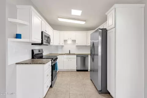 Kitchen - 345 W Montecito Ave, Phoenix, AZ 85013 photo 2 of 4