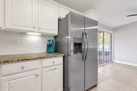 Kitchen - 345 W Montecito Ave, Phoenix, AZ 85013 photo 4 of 4