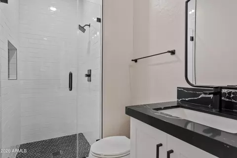 Bath - 6766 S Seneca Ct, Gilbert, AZ 85298 photo 4 of 6