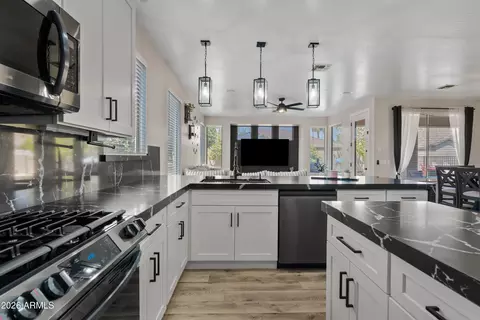 Kitchen - 6766 S Seneca Ct, Gilbert, AZ 85298 photo 5 of 6