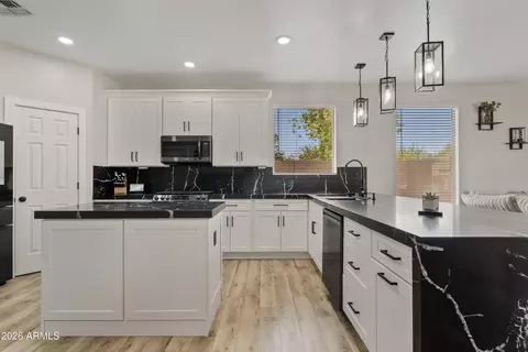 Kitchen - 6766 S Seneca Ct, Gilbert, AZ 85298 photo 3 of 6