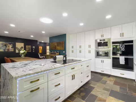 Kitchen - 1834 E Riviera Dr, Tempe, AZ 85282 photo 5 of 8