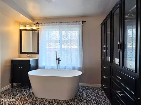 Bath - 210 C St, Bisbee, AZ 85603 photo 2 of 6
