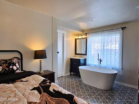 Bath - 210 C St, Bisbee, AZ 85603 photo 1 of 6