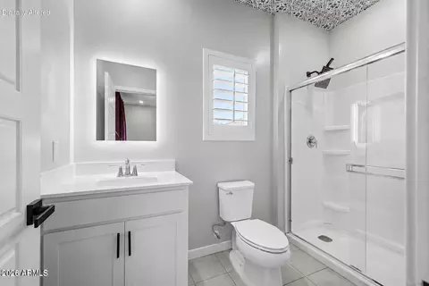 Bath - 8176 N 22nd Dr, Phoenix, AZ 85021 photo 2 of 5
