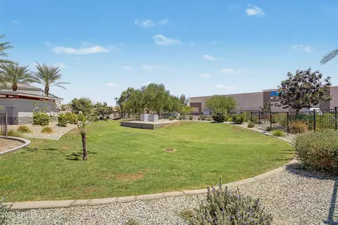 Exterior - 8176 N 22nd Dr, Phoenix, AZ 85021 photo 3 of 7