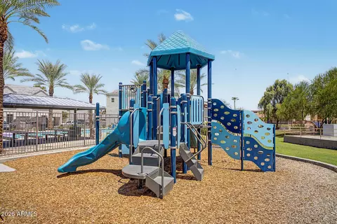 View/Area - 8176 N 22nd Dr, Phoenix, AZ 85021 photo 2 of 4