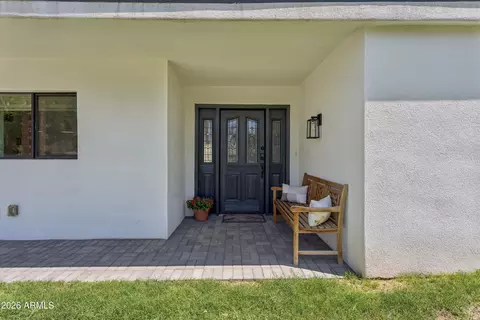 Exterior - 504 W Harmont Dr, Phoenix, AZ 85021 photo 2 of 10