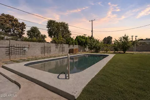 Exterior - 504 W Harmont Dr, Phoenix, AZ 85021 photo 5 of 10