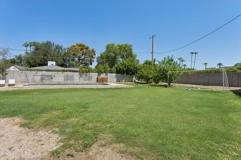 Exterior - 504 W Harmont Dr, Phoenix, AZ 85021 photo 6 of 10