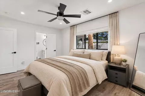 Bedroom - 504 W Harmont Dr, Phoenix, AZ 85021 photo 2 of 6