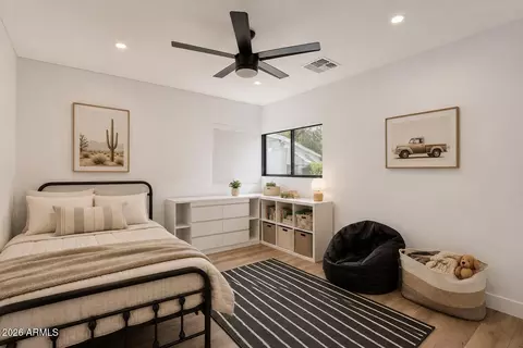 Bedroom - 504 W Harmont Dr, Phoenix, AZ 85021 photo 4 of 6