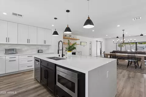 Kitchen - 504 W Harmont Dr, Phoenix, AZ 85021 photo 5 of 6
