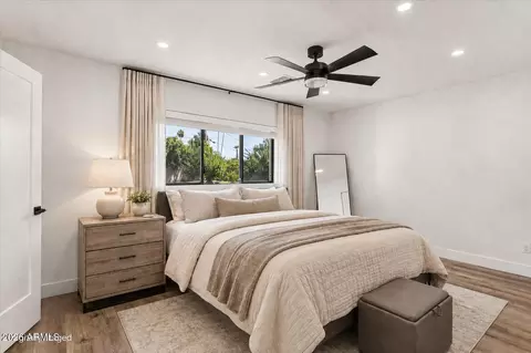 Bedroom - 504 W Harmont Dr, Phoenix, AZ 85021 photo 1 of 6