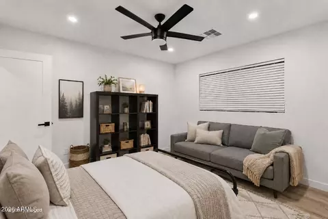 Bedroom - 504 W Harmont Dr, Phoenix, AZ 85021 photo 5 of 6