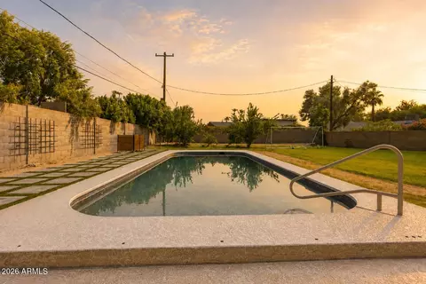 Exterior - 504 W Harmont Dr, Phoenix, AZ 85021 photo 4 of 10