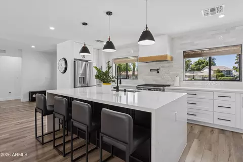 Kitchen - 504 W Harmont Dr, Phoenix, AZ 85021 photo 2 of 6