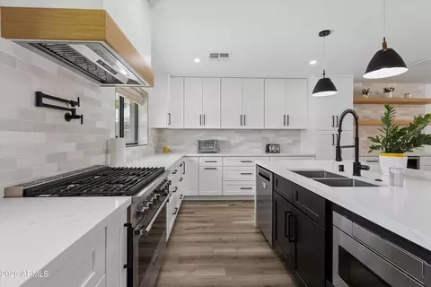 Kitchen - 504 W Harmont Dr, Phoenix, AZ 85021 photo 6 of 6