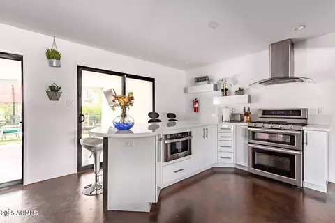 Kitchen - 5002 N 38th Pl, Phoenix, AZ 85018 photo 1 of 2