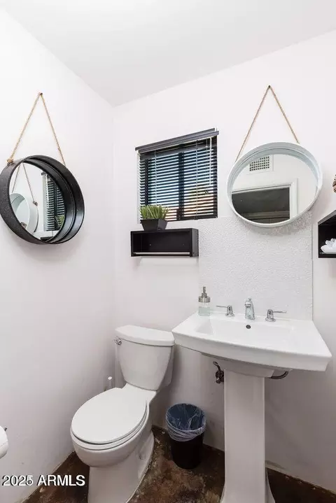 Bath - 5002 N 38th Pl, Phoenix, AZ 85018 photo 2 of 4