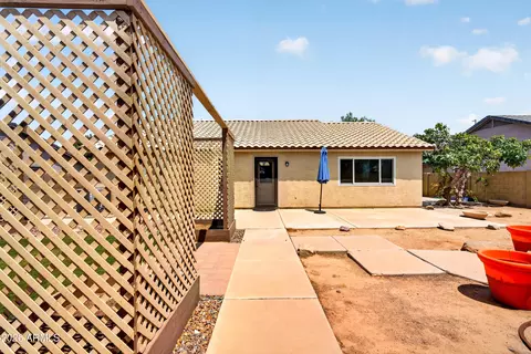 Exterior - 2155 E Sherri Dr, Gilbert, AZ 85296 photo 9 of 16