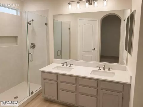 Bath - 739 W Douglas Ave, Gilbert, AZ 85233 photo 2 of 8