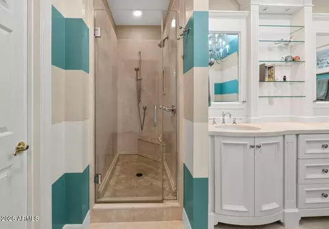 Bath - 3142 E Marshall Ave, Phoenix, AZ 85016 photo 2 of 4