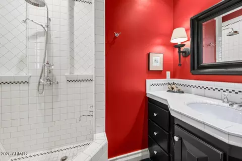 Bath - 3142 E Marshall Ave, Phoenix, AZ 85016 photo 3 of 4