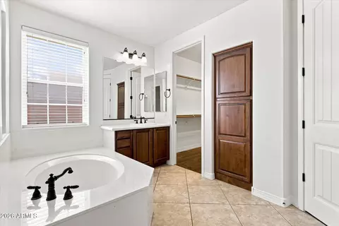 Bath - 3668 E Morrison Ranch Pkwy, Gilbert, AZ 85296 photo 4 of 8