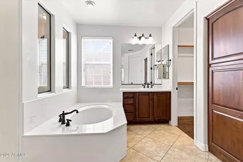 Bath - 3668 E Morrison Ranch Pkwy, Gilbert, AZ 85296 photo 3 of 8