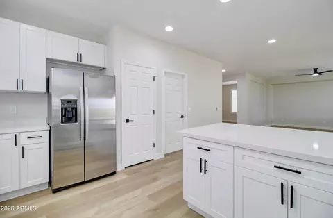 Kitchen - 4747 E Blue Spruce Ln, Gilbert, AZ 85298 photo 4 of 6