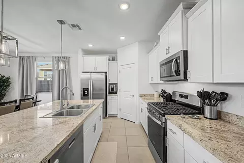 8812 W Agora Ln, Tolleson, AZ 85353