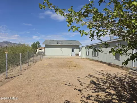 982 E Saguaro Dr, Globe, AZ 85501 photo 4