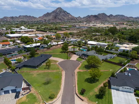 View/Area - 1912 E Rose Ln, Phoenix, AZ 85016 photo 3 of 3