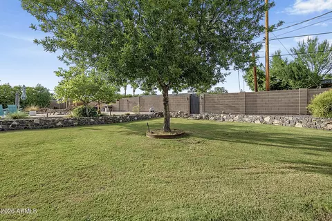 Exterior - 1912 E Rose Ln, Phoenix, AZ 85016 photo 10 of 14