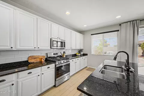 Kitchen - 3954 E Blue Spruce Ln, Gilbert, AZ 85298 photo 2 of 5