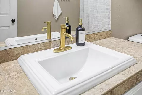 Bath - 3954 E Blue Spruce Ln, Gilbert, AZ 85298 photo 2 of 6