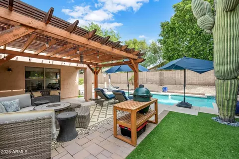 Exterior - 4834 E Mossman Rd, Phoenix, AZ 85054 photo 3 of 8