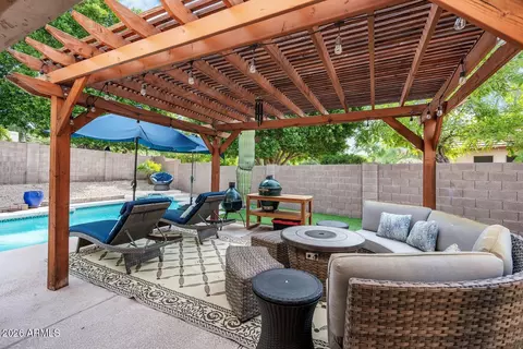 Exterior - 4834 E Mossman Rd, Phoenix, AZ 85054 photo 4 of 8