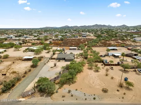 View/Area - 1011 E Maddock Rd, Phoenix, AZ 85086 photo 5 of 6